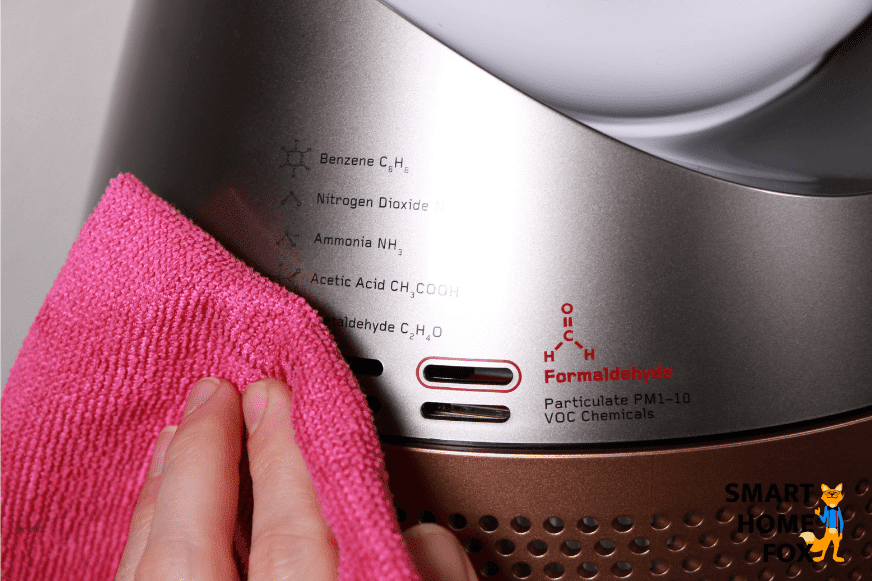 Отверстия для датчиков очистителя воздуха Dyson Humidify+Cool Formaldehyde PH04 протираются мягкой и сухой тканью.